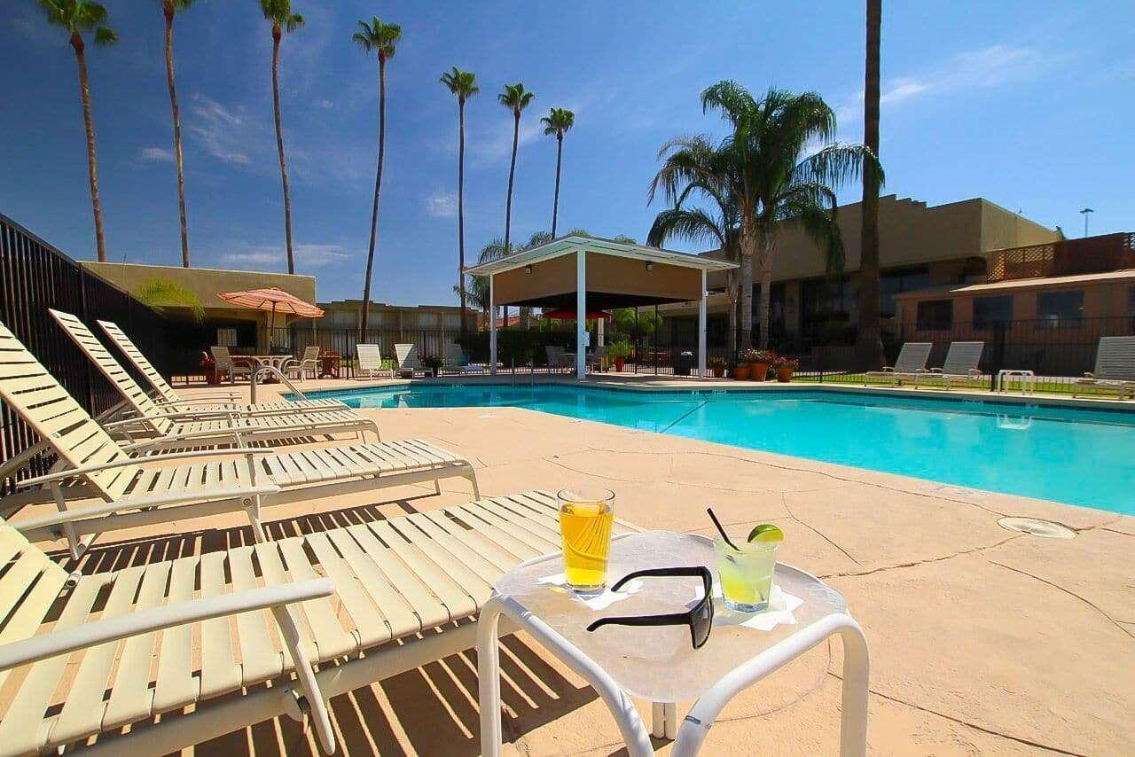 Ramada By Wyndham Tucson Hotel Exterior photo