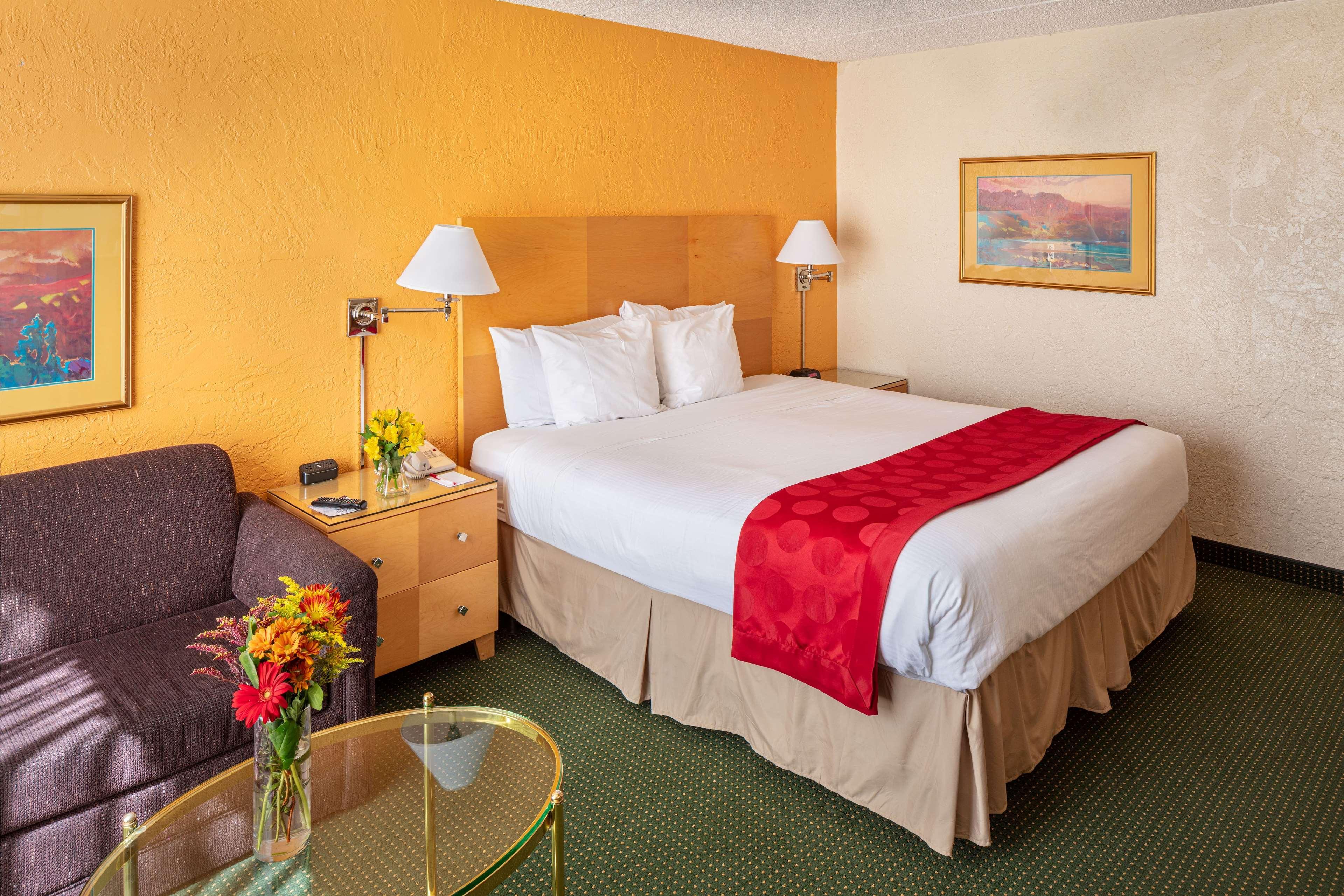Ramada By Wyndham Tucson Hotel Exterior photo