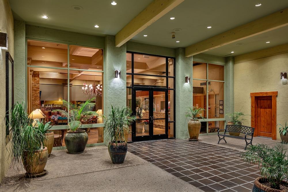 Ramada By Wyndham Tucson Hotel Exterior photo