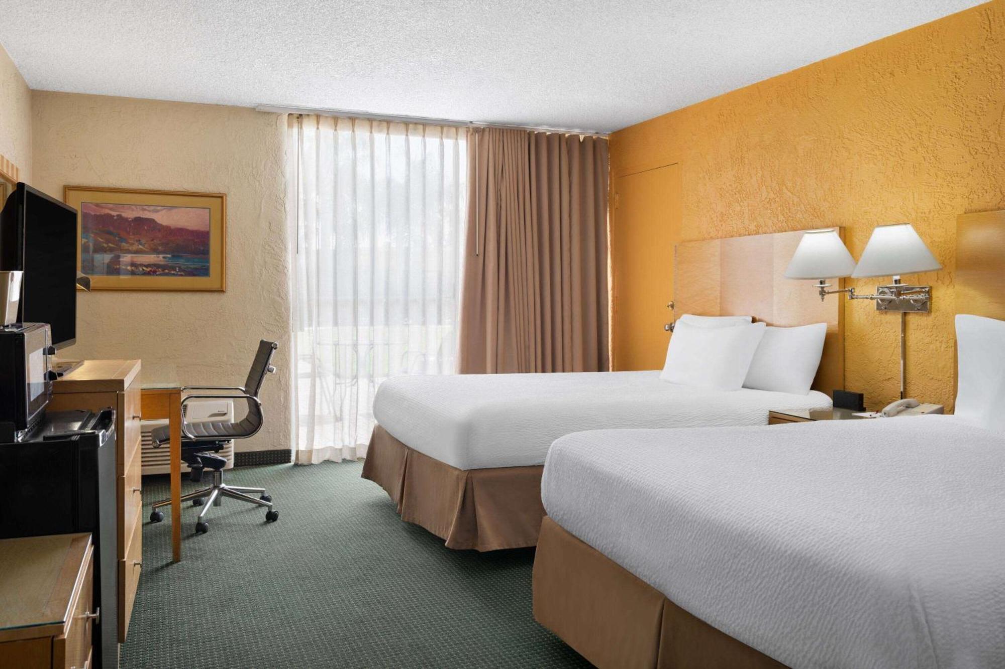 Ramada By Wyndham Tucson Hotel Exterior photo