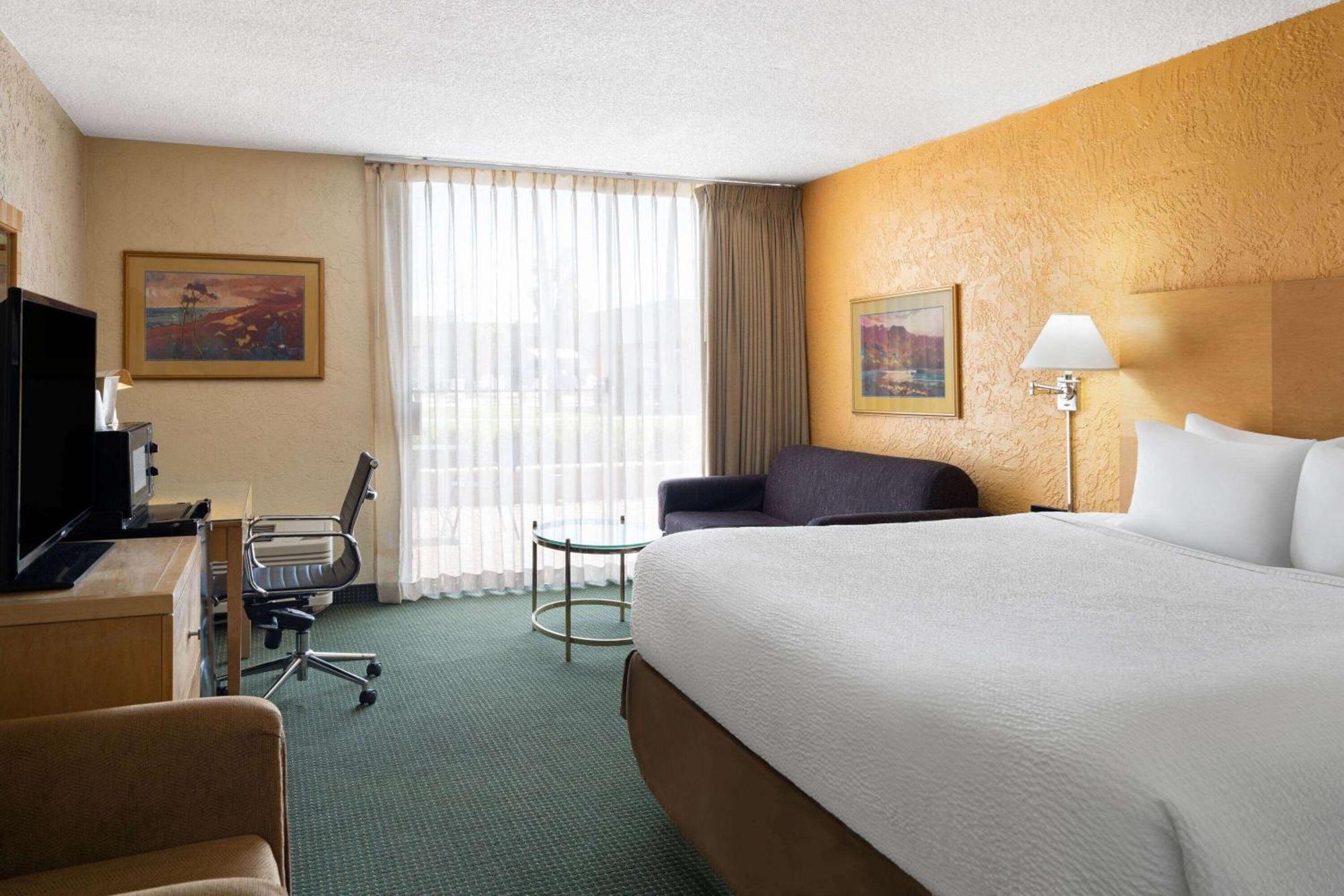 Ramada By Wyndham Tucson Hotel Exterior photo