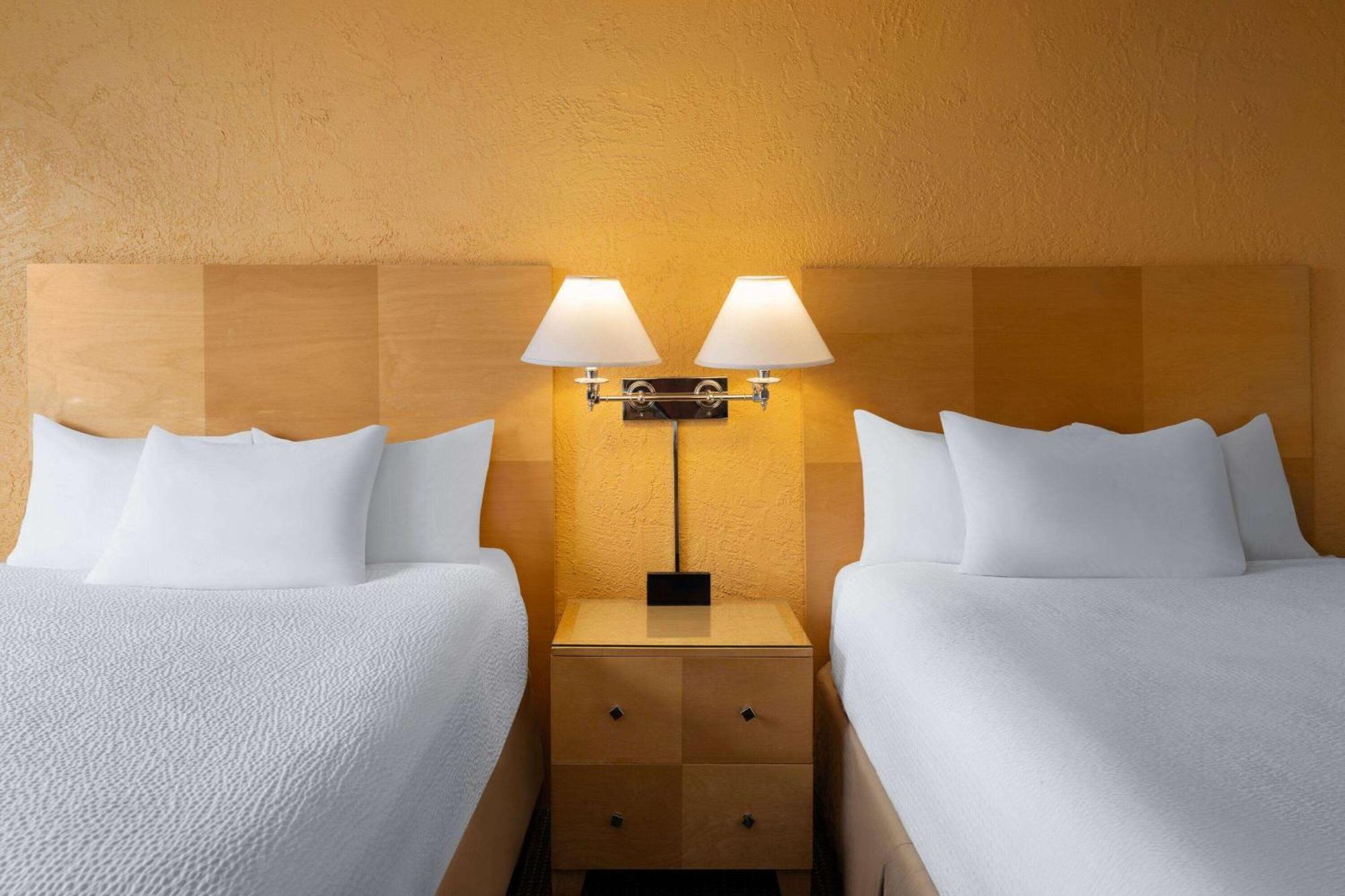 Ramada By Wyndham Tucson Hotel Exterior photo