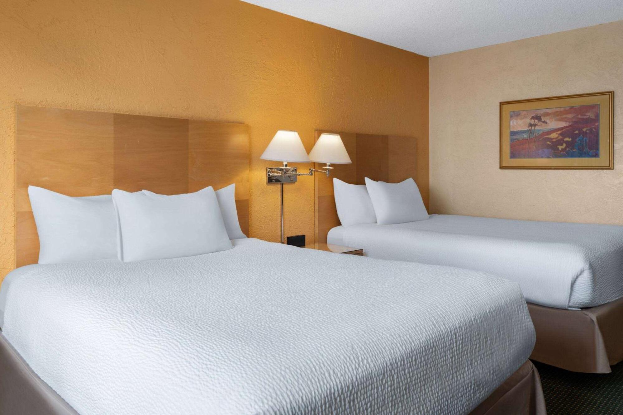 Ramada By Wyndham Tucson Hotel Exterior photo