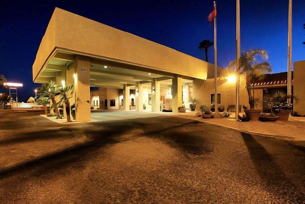 Ramada By Wyndham Tucson Hotel Exterior photo
