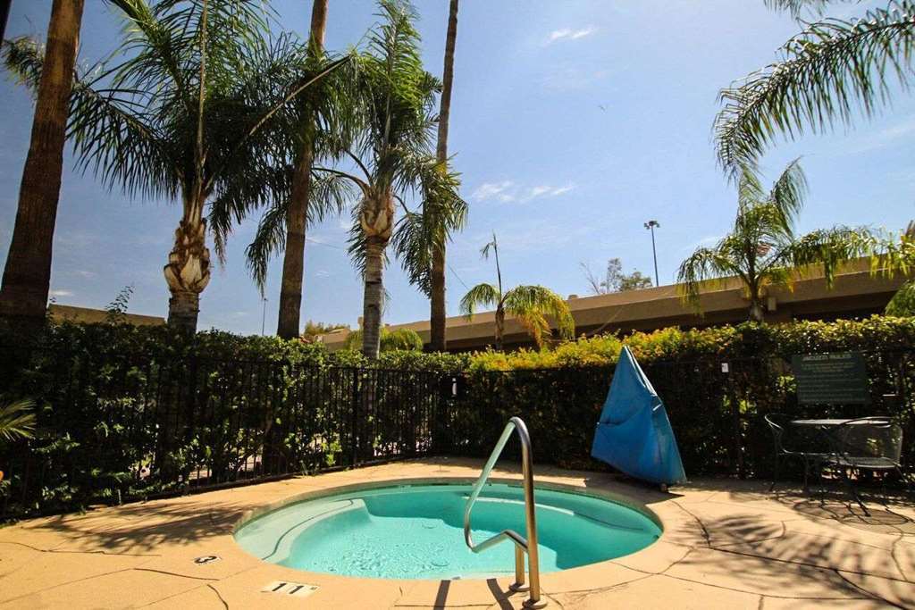 Ramada By Wyndham Tucson Hotel Exterior photo
